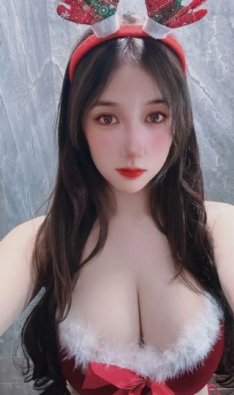 《漂亮的女邻居》在线观看