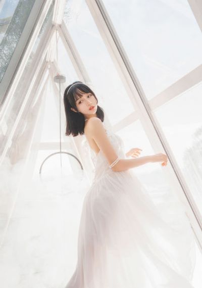 他揉捏她两乳不停呻吟