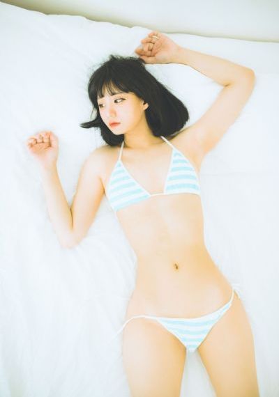 女高中生的腰姿