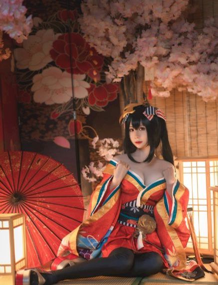 总裁撅着光屁屁被主人打臀缝小说
