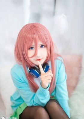 溪边春色