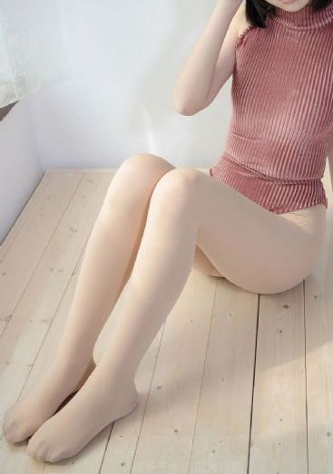 女生张开腿