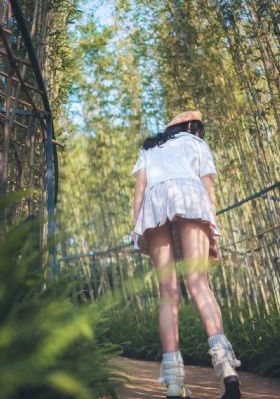 动漫裙子里面的野怪